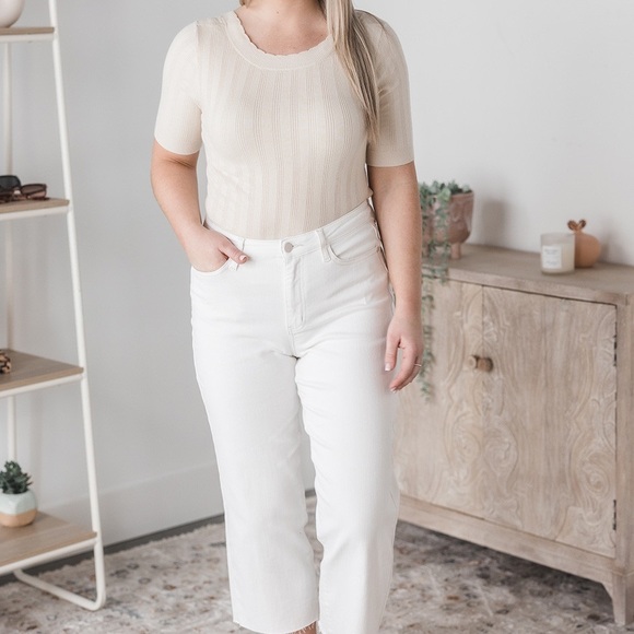 Judy Blue wide legged white cropped denim. Stretchy! Size 7. - Picture 4 of 5
